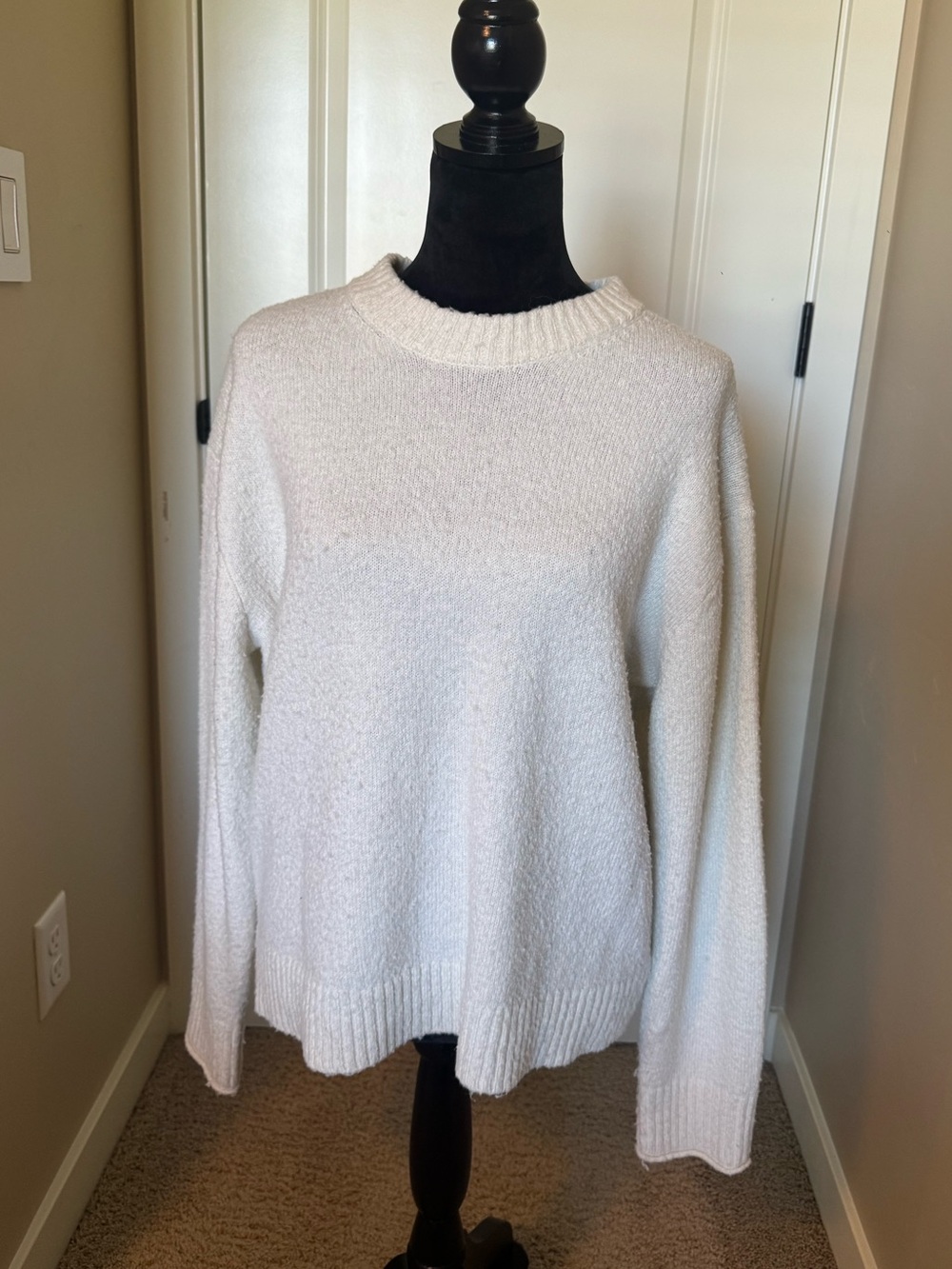 Cozy Women's Cream/White Crewneck Sweater